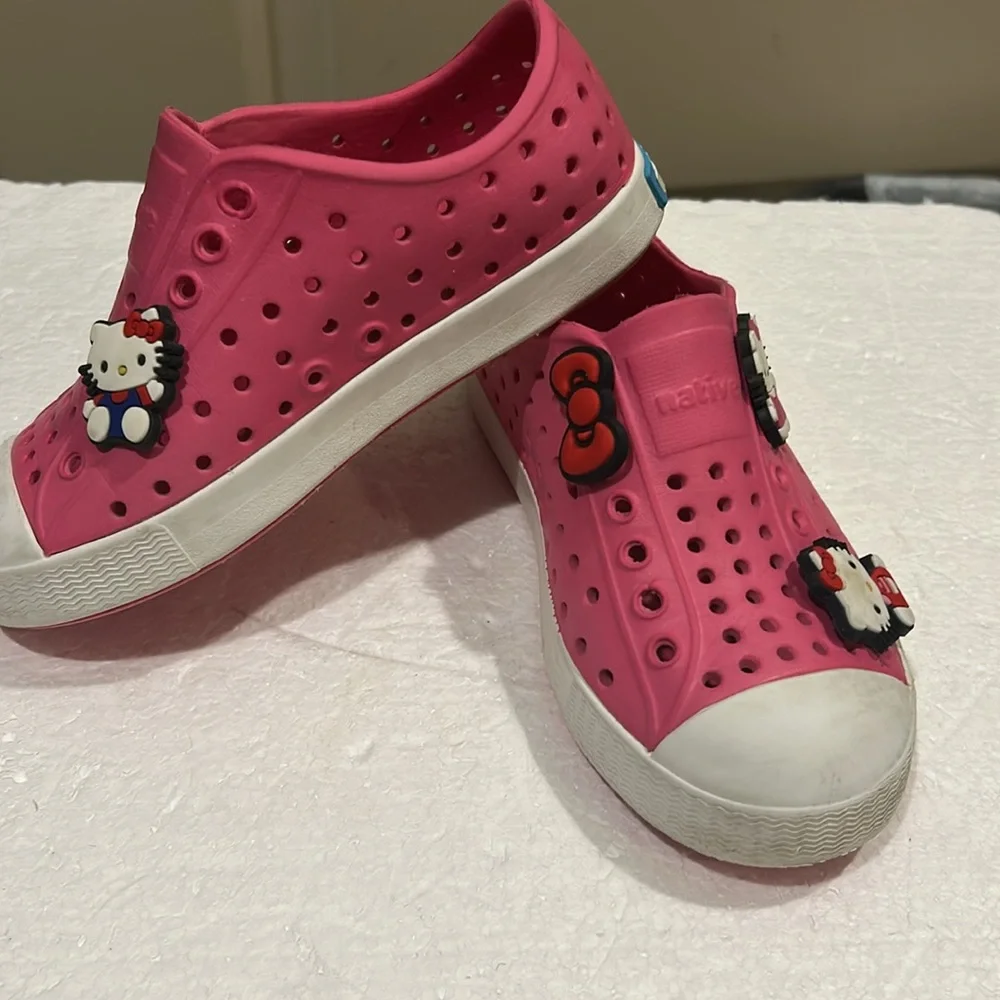 Native Hello Kitty jewels on perforated water shoes size 10 toddler pink white